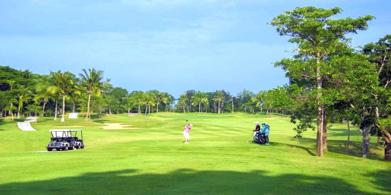 Golfing In The City Of Gardens