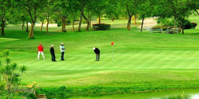 Golf In Bombay (Mumbai) 